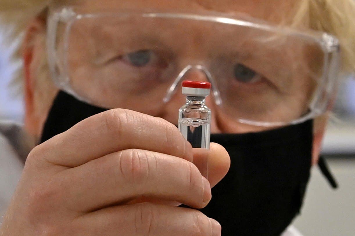 Чтобы избежать третьей волны коронавируса Великобритания должна проводить 2 миллиона вакцинаций в неделю