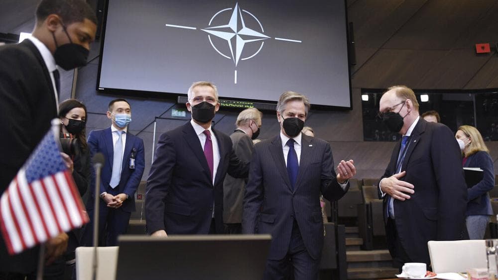 НАТО не может закрыть небо над Украиной