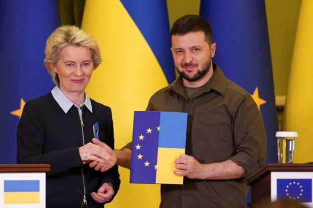 Глава Еврокомиссии: рассмотрение заявки Украины на членство в ЕС займет недели, а не годы